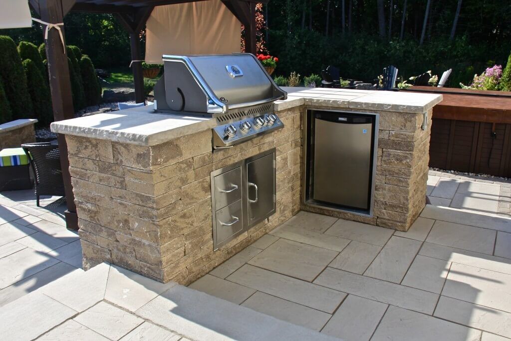 Outdoor Kitchens? Ottawa Landscapers Can Help! - Jonathan Roberts