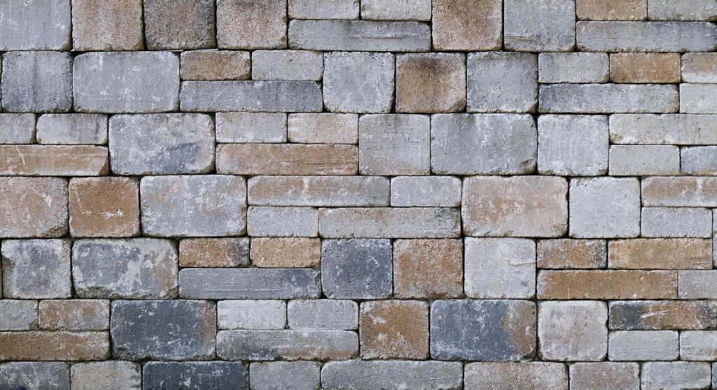 Natural stone wall interlocking pattern.