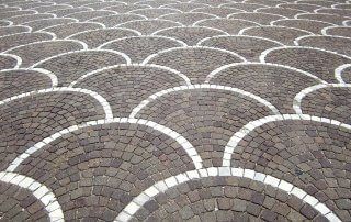 close up of a driveway designed with interlocking bricks and stone in scallop pattern